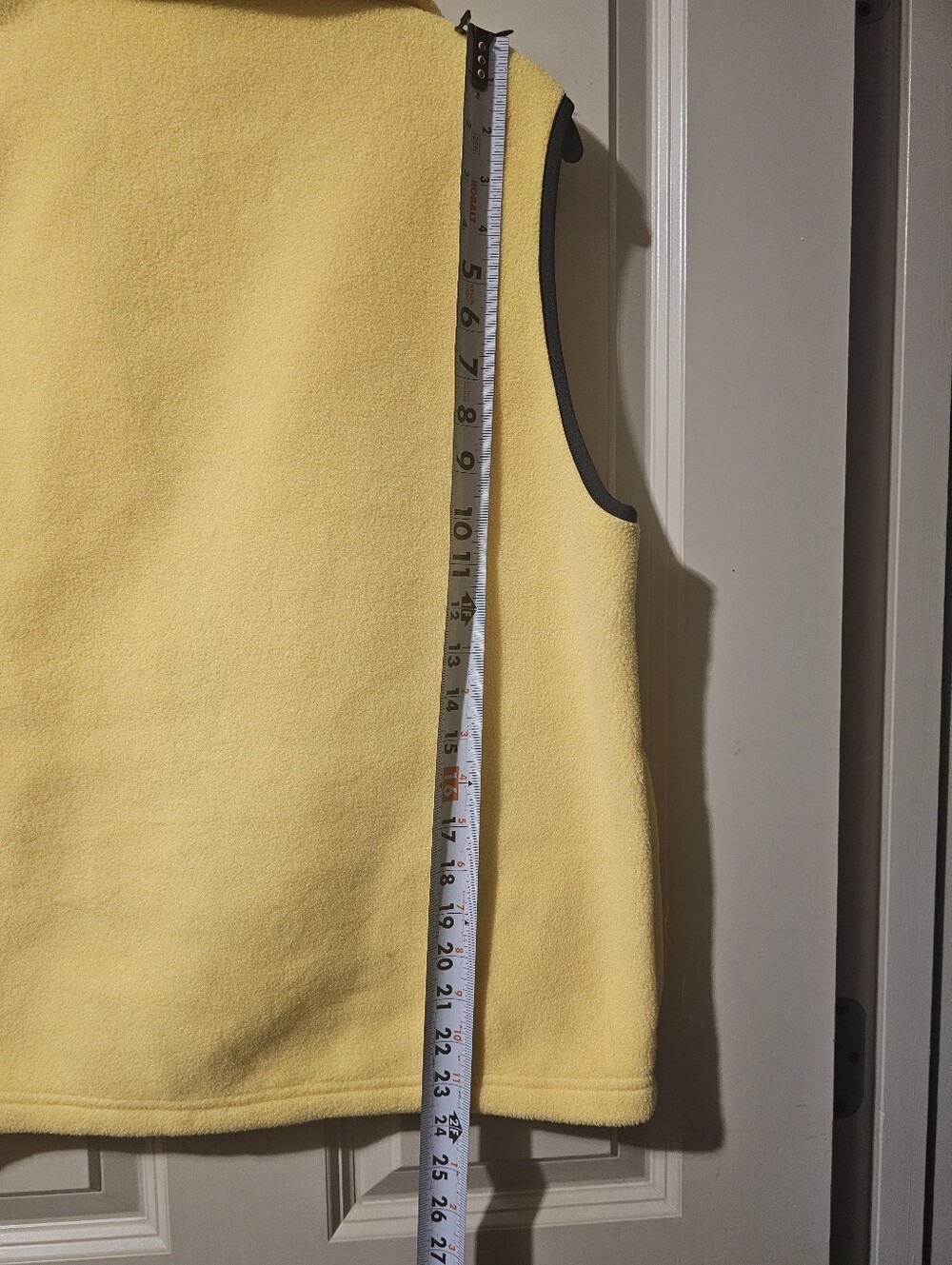 Women's L.L. Bean Pale Yellow Fleece Zip Vest with Dark Trim VTG - Picture 7 of 8